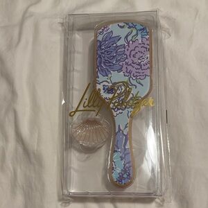 Lilly Pulitzer gift set…hairbrush and clip.